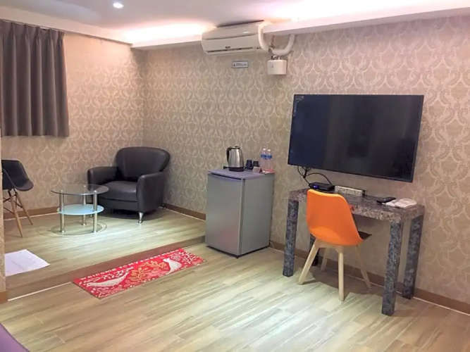 Art House Double Room-Sunflower