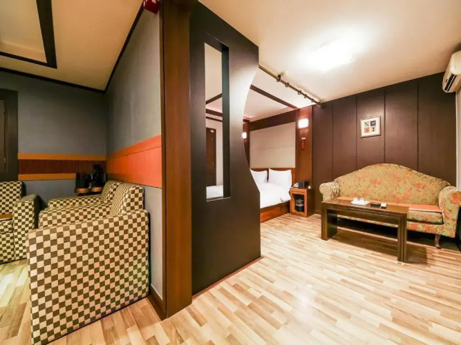 Nest Major Hotel