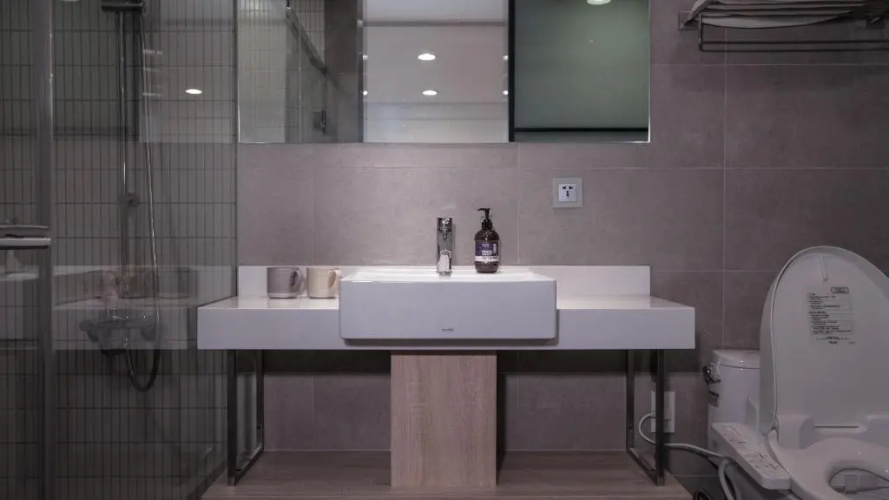 1Li7E Hotel