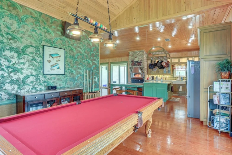 4 Bedrooms Cottage