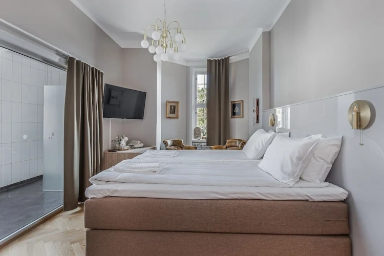 Grand room
