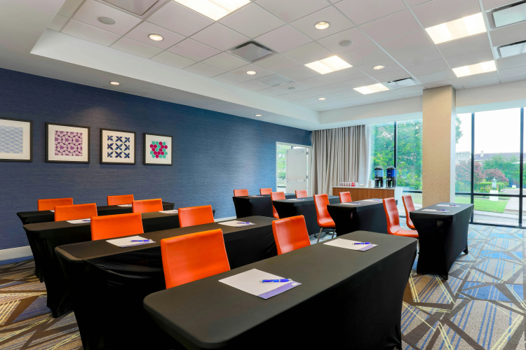 Holiday Inn Express & Suites Downtown Fort Worth photo 21