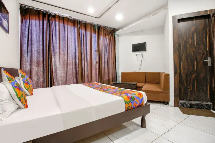 Hotel HTC By OYO Rooms