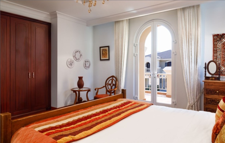 4 Bedrooms Villa