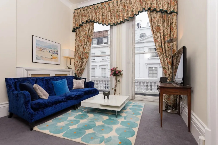 2 Bedroom Apartment In Knightsbridge