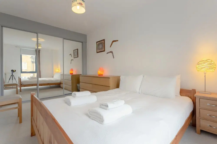 Modern 3 Bedroom Duplex Apartment in Stepney