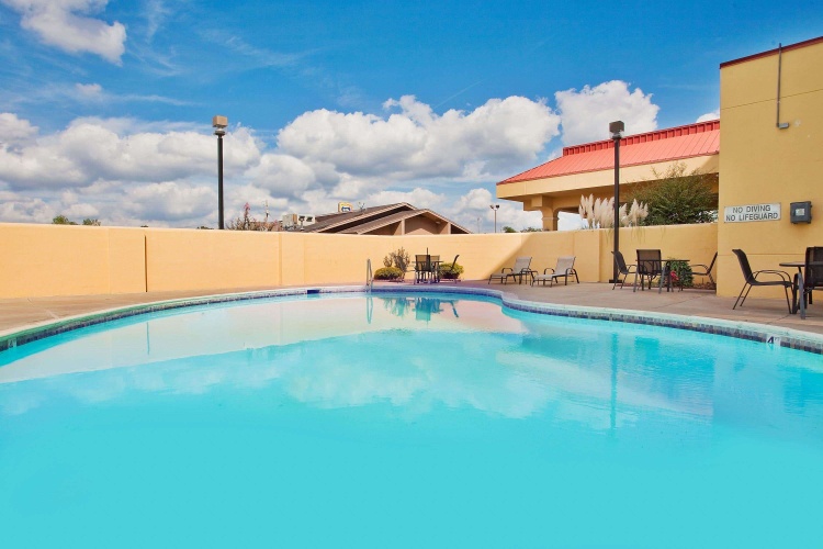 La Quinta Inn & Suites by Wyndham Memphis Airport Graceland photo 18