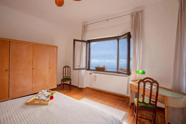 Villa Thea Sleeps 8 guests in Ossuccio