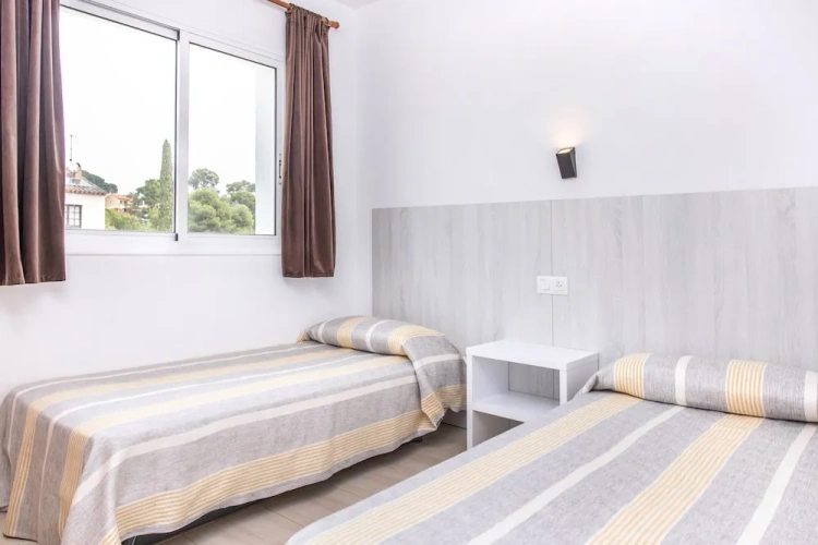 3 Bedrooms Apartment