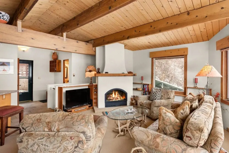 Shadow Mountain Condos by iTrip Aspen Snowmass