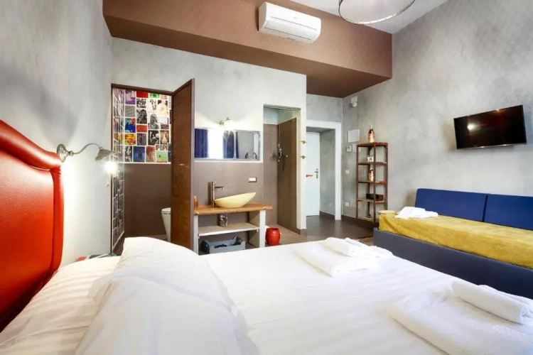 Standard Triple room
