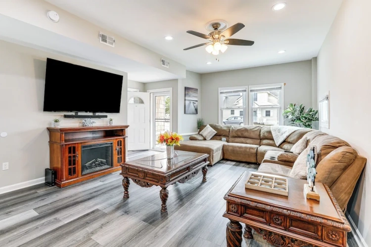 3 Bedrooms Apartment