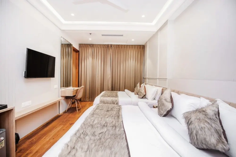 Standard Quadruple Family room with courtyard view