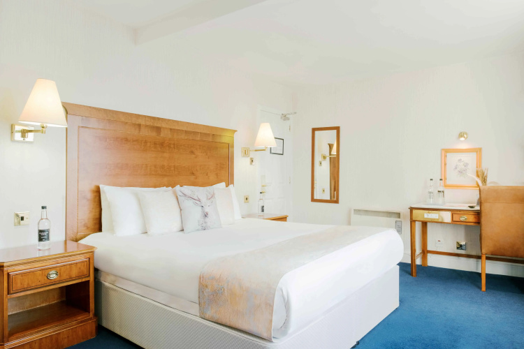 Muthu Queens Hotel