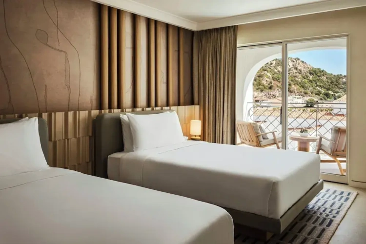 Premier Twin room with balcony