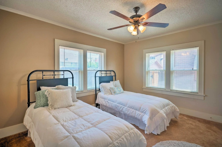 Inviting Lubbock Home > 1 Mi to Downtown