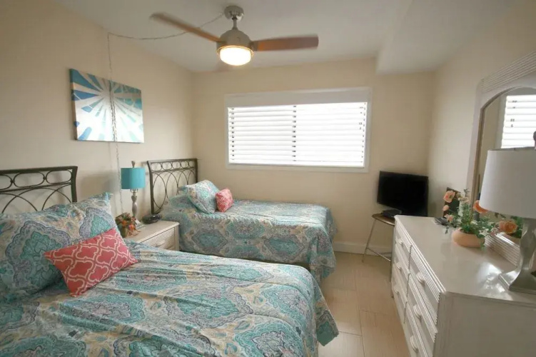 Carlos Pointe Unit 531 by RedAwning