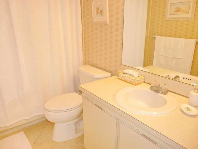 Eye-catching Beachfront Condo With Pool and Nice Views