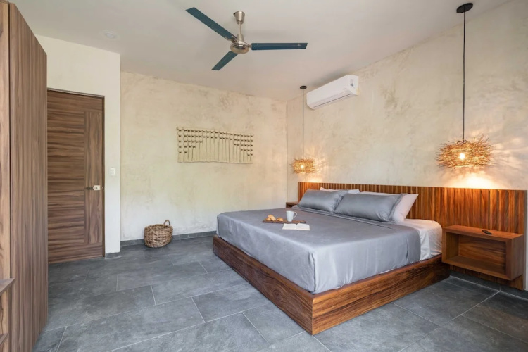Twelve O’Clock Luxury Villas