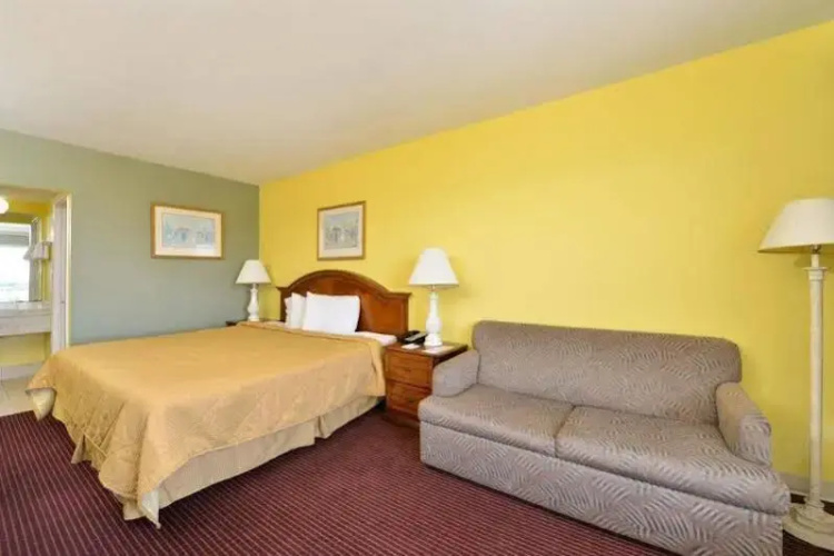 Econo Lodge Space Center