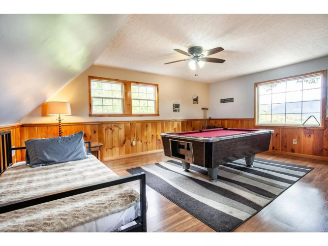 Papa Bear - Private with Hot Tub, Pool Table, and View