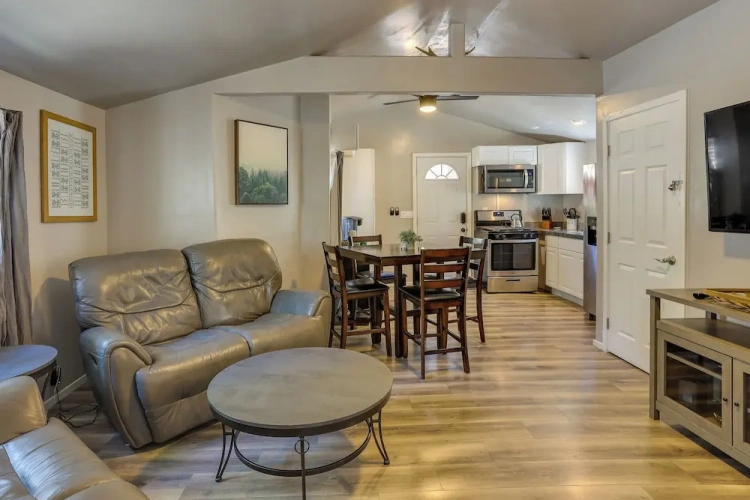 2 Bedrooms Cottage