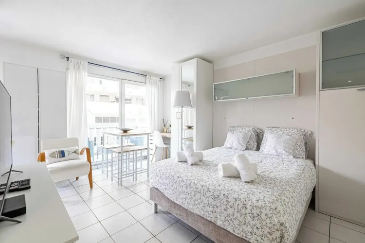 Charming Studio With Balcony & Pool -heart of Nice
