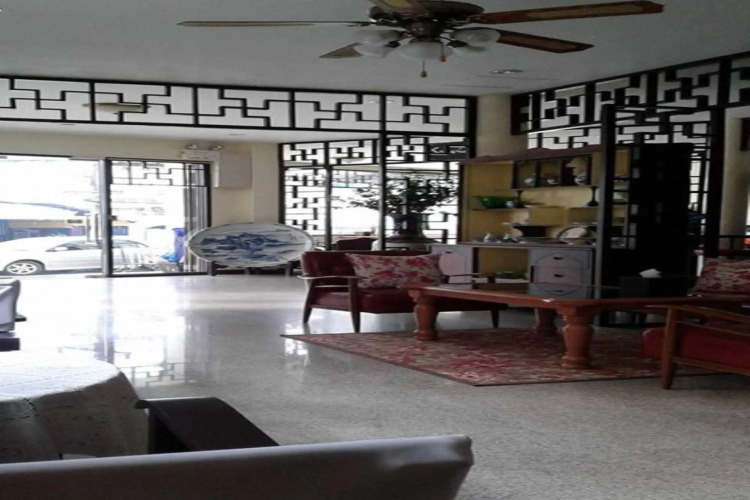 Srisomboon Hostel