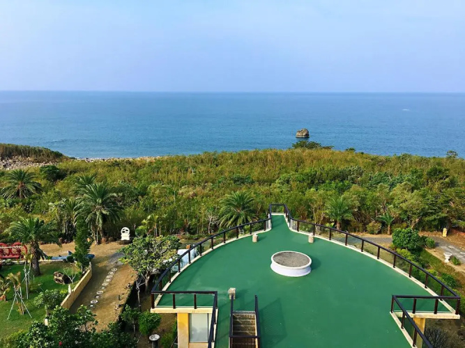 Whales Mountain & Seaview Resort