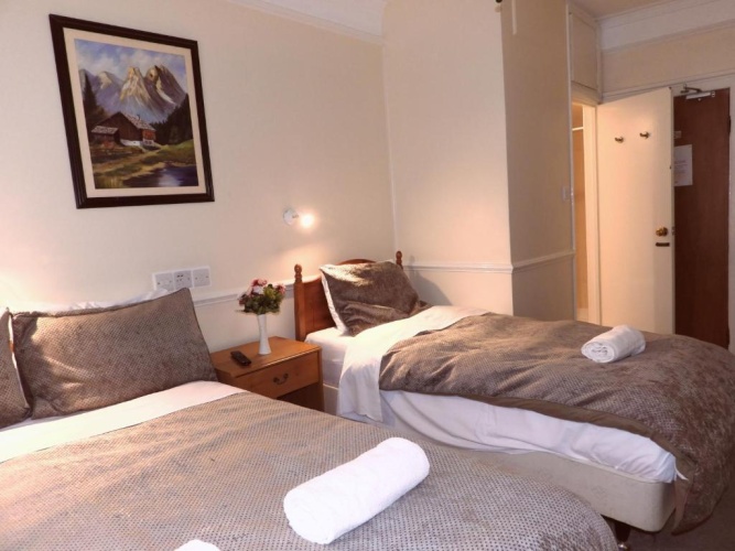 Standard Triple room
