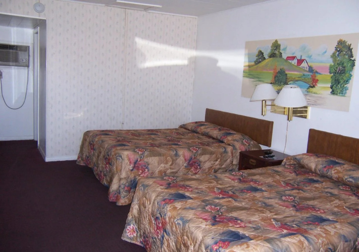Townsman Motel