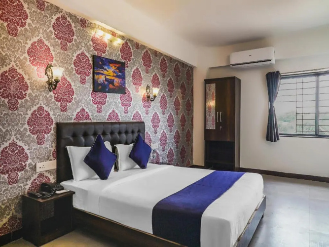 OYO 24491 SilverKey Kharadi
