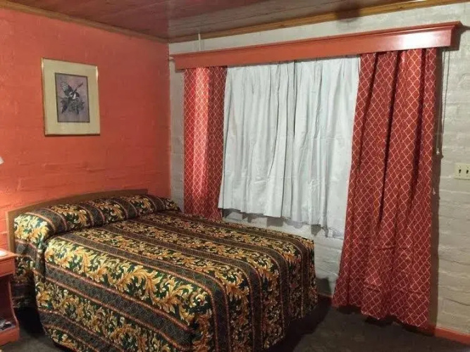 Lovelock Inn