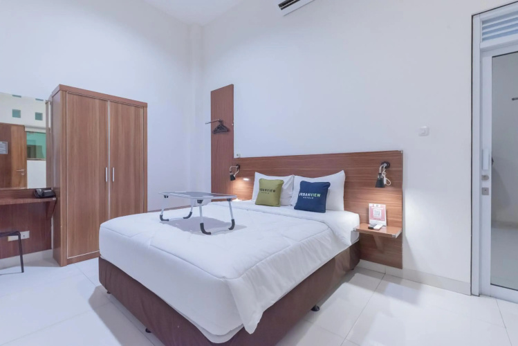OYO Flagship 1308 Darmo Residence