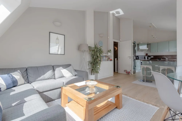 Modern 2 Bedroom Home With a View
