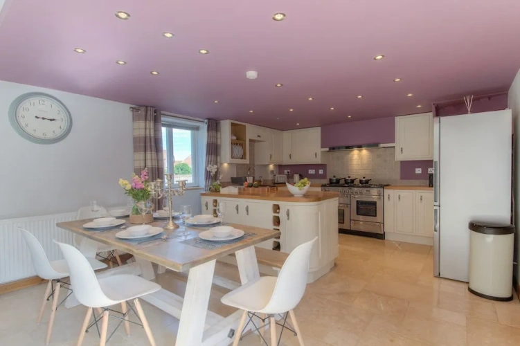 3 Bedrooms Luxury Cottage beachfront