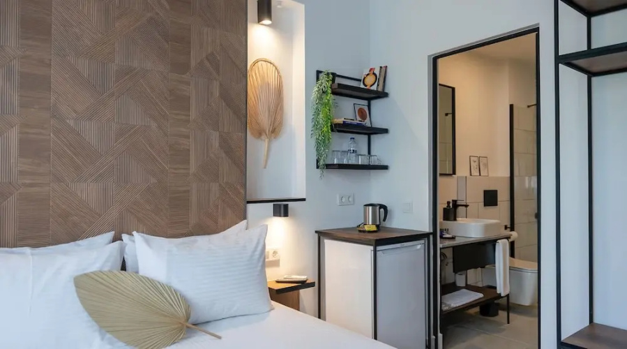 The Easy Rooms