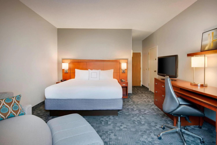 Courtyard by Marriott Savannah Midtown