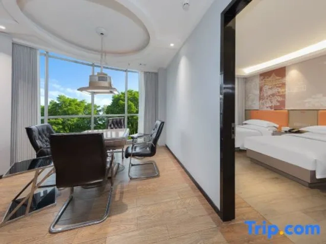 Deluxe Suite