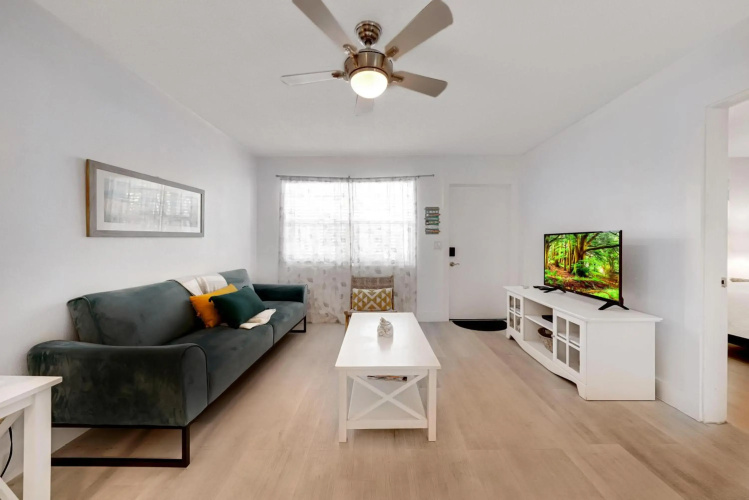 21 apartment 1 block from the beach unit 1