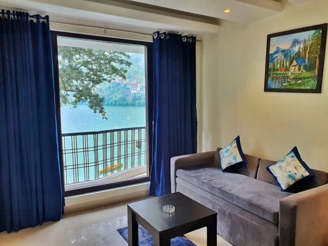 1 Bedroom Standard Double Family room with lake view