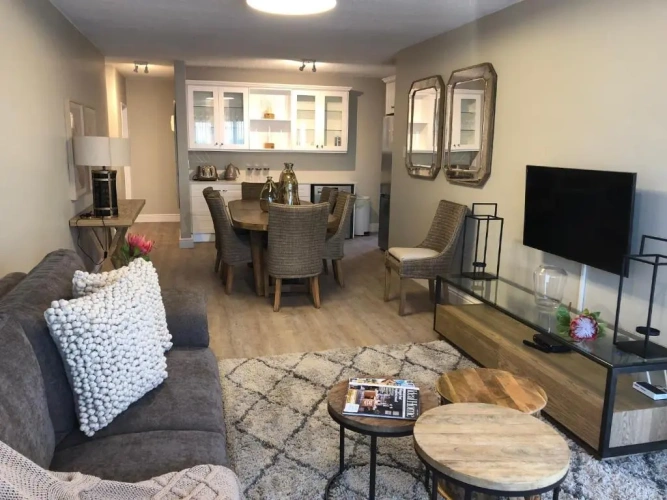 3 Bedrooms Apartment