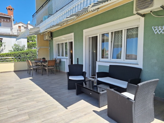 Apartment with balcony