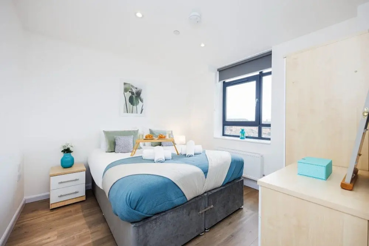Modern 2 bed Flat in Town Centre - Free Wifi