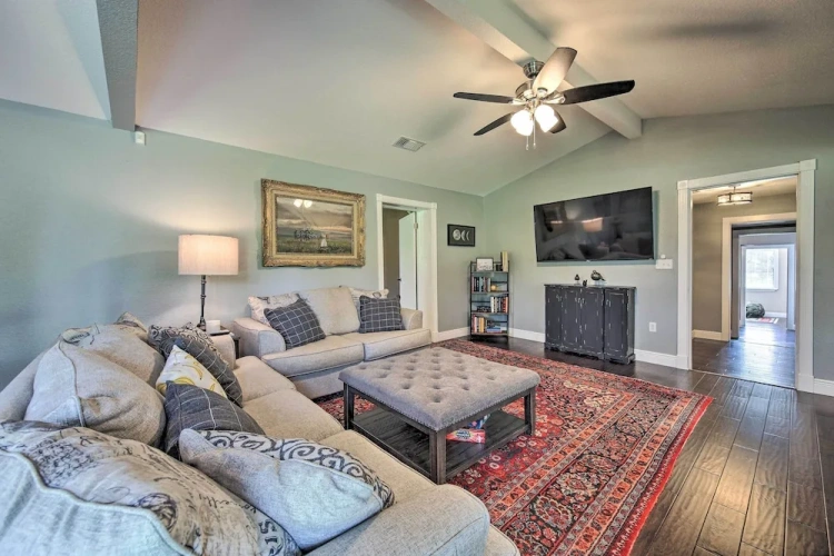 5 Bedrooms Cottage