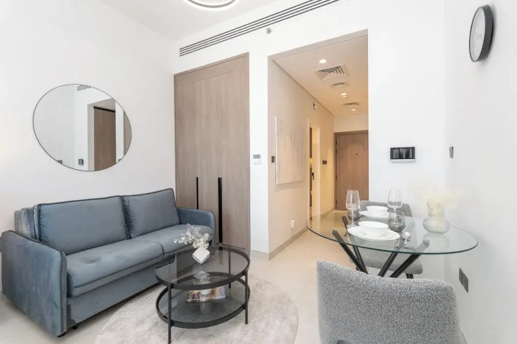 TOP Location | Work and Chill near Miracle Garden