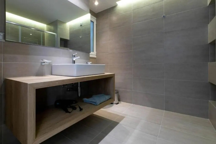 TONI'S "Aquaman" 4BD Apartment in Athens!
