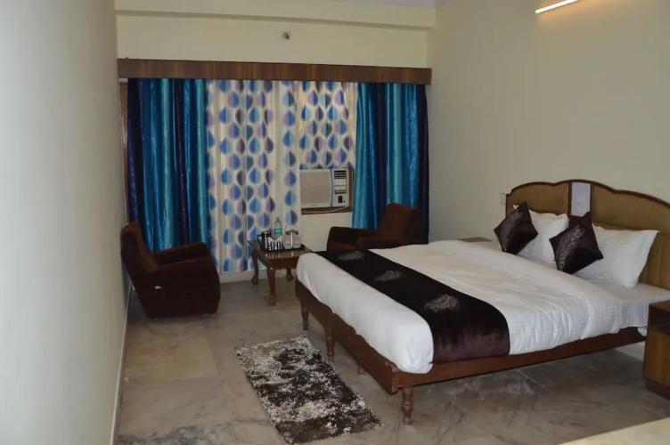 Vinayak Hotel