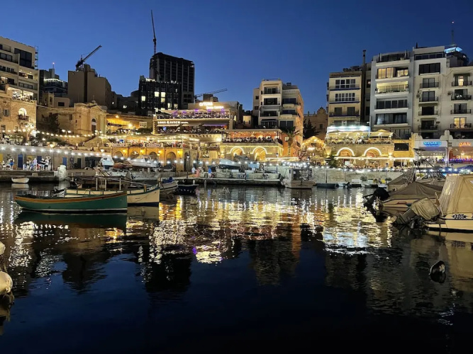 Spinola Bay 3-double Bed Near Beach Prime Location