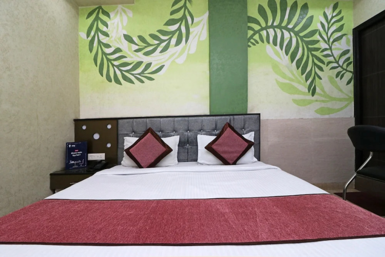 OYO 7885 Hotel Myraa